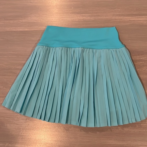 Never worn OFFLINE By Aerie Real Me Tennis Skirt - Picture 6 of 6